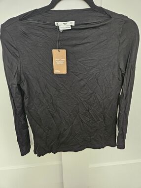 MANGO long-sleeve black T-shirt made with TENCEL Modal fabric. Size XS